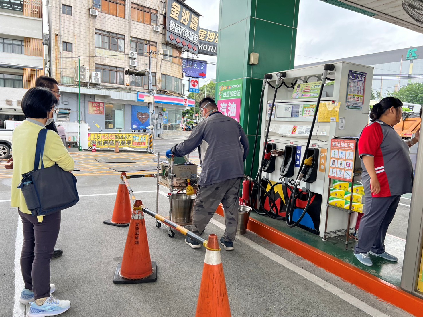 03_1140507台亞○○加油站加油槍氣油比採樣1