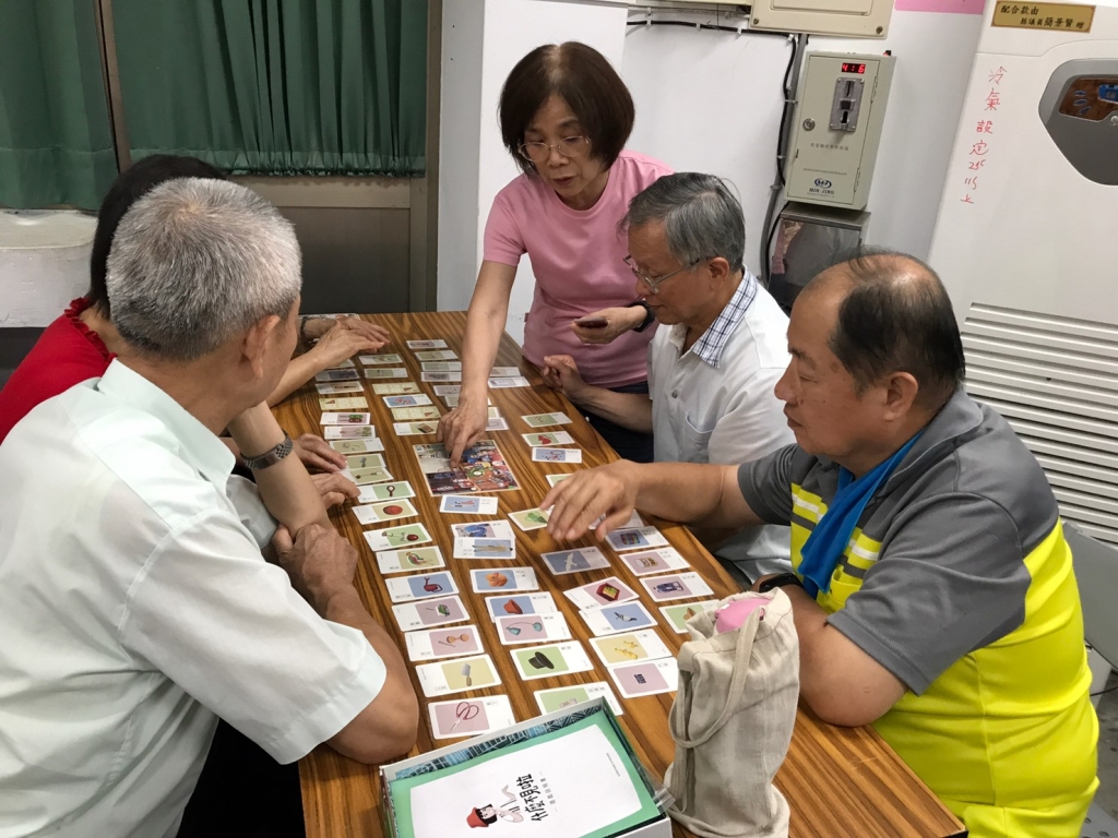 學員分組進行桌遊體驗2