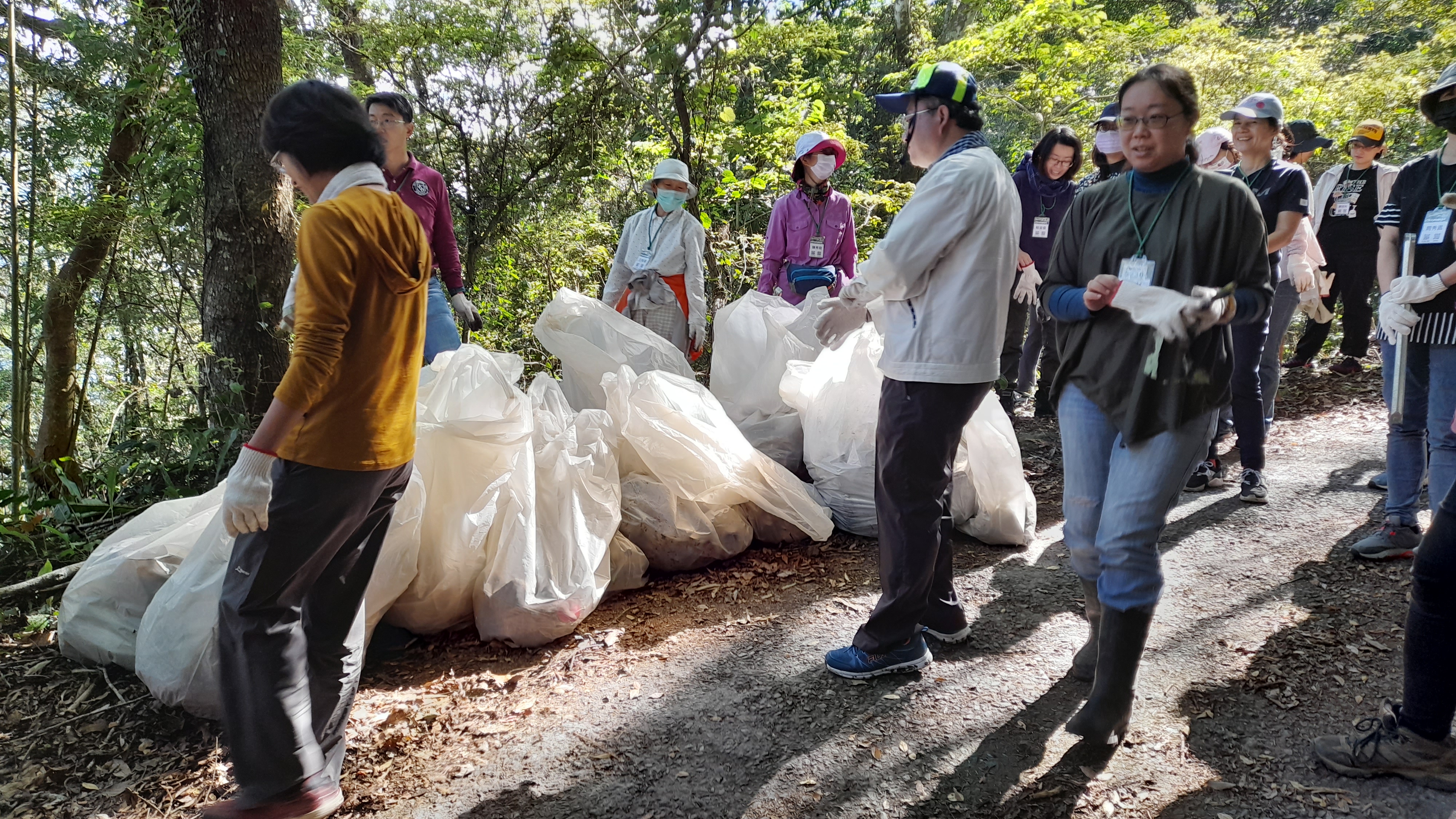 半天清出約200公斤垃圾 半天清出約200公斤垃圾